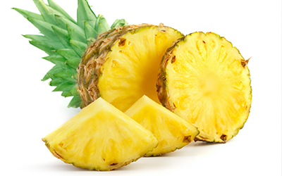 Ripe pineapple with slices
